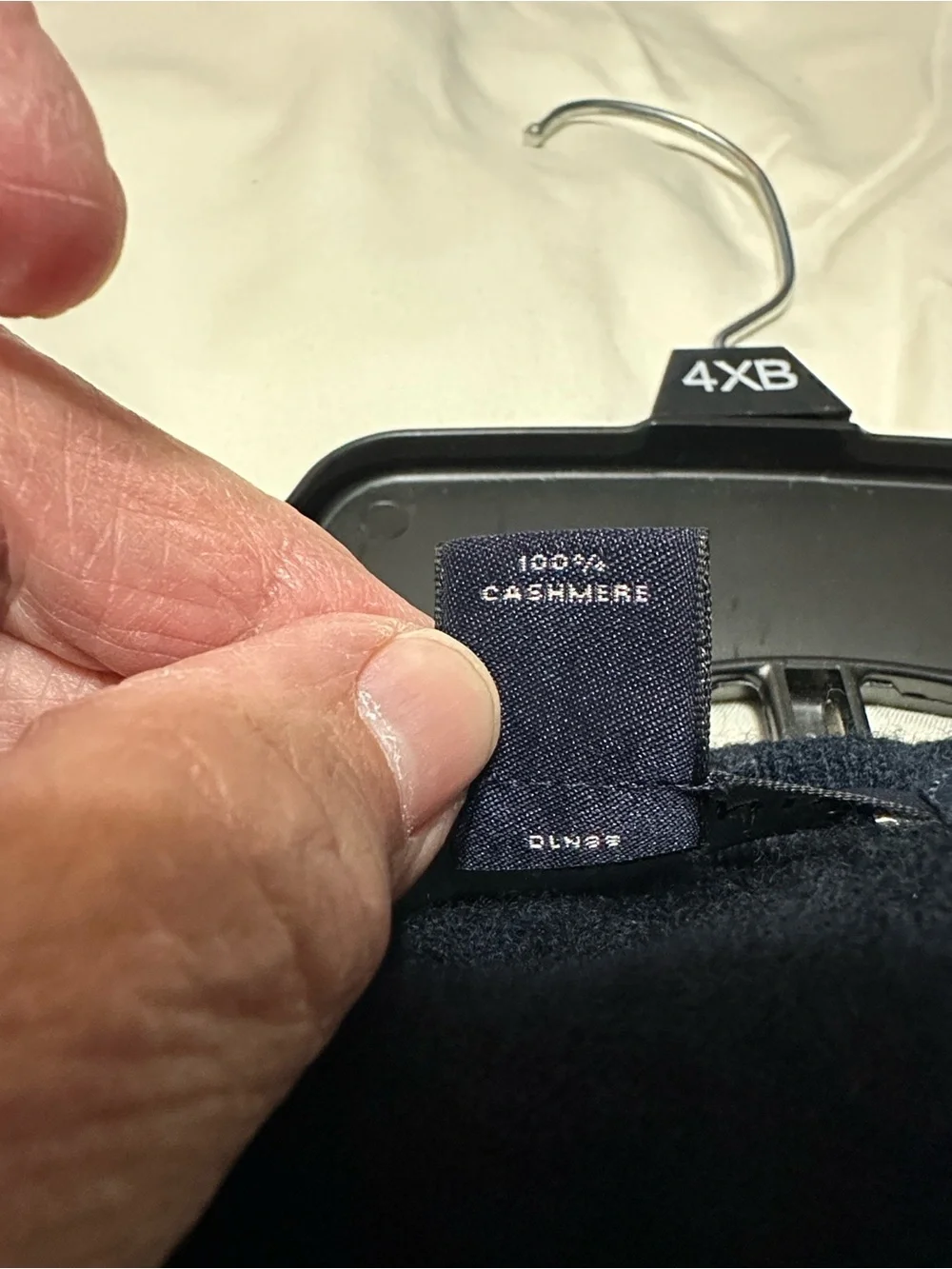 Lands' End Men's Navy V neck  Sweater - blue Solid color 100% cashmere
